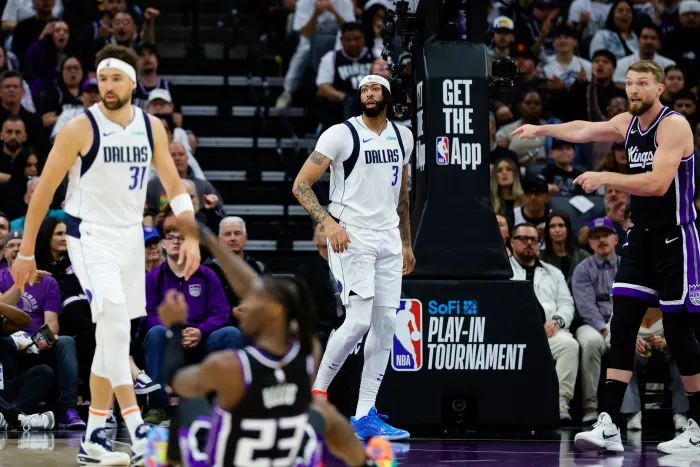 达拉斯小牛队在生死战中展现出惊人战斗力,以120-106力克萨克拉门托国王队,成功晋级入围赛最后一轮。 达拉斯小牛队在生死战中展现出惊人战斗力,以120-106力克萨克拉门托国王队,成功晋级入围赛最后一轮。