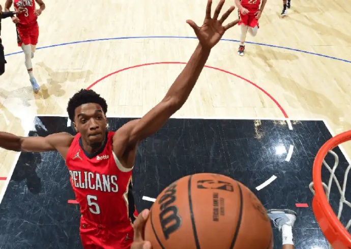 赫伯特・琼斯 3 年 6800 万续约鹈鹕,球队防守基石留队 赫伯特・琼斯 3 年 6800 万续约鹈鹕,球队防守基石留队