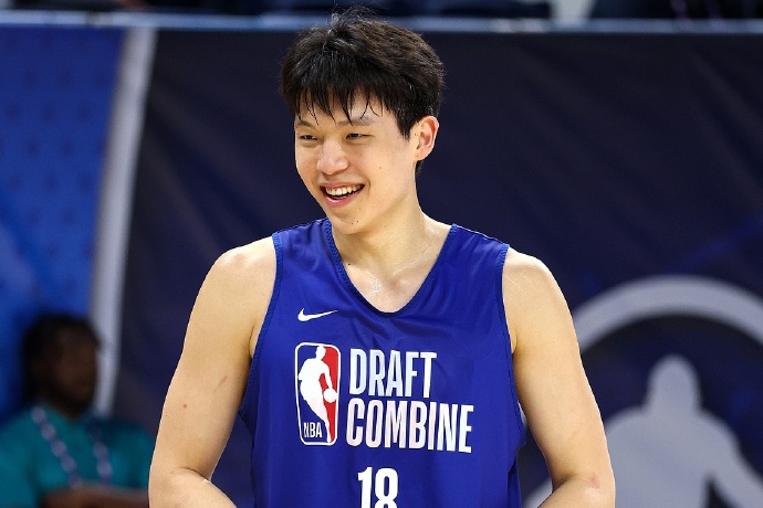 杨瀚森与NBA 2K主管罗尼会面:能力值揭晓,未来可期 杨瀚森与NBA 2K主管罗尼会面:能力值揭晓,未来可期