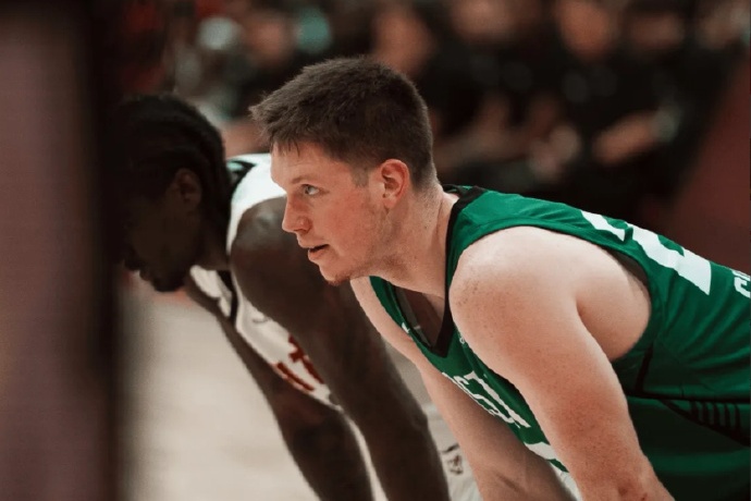 凯尔特人队官方宣布签下马克斯 - 舒尔加 凯尔特人队官方宣布签下马克斯 - 舒尔加