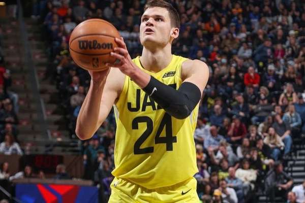 谈崩!曝凯斯勒续约僵局,爵士拒开亿元合同,明年成受限制自由球员 谈崩!曝凯斯勒续约僵局,爵士拒开亿元合同,明年成受限制自由球员